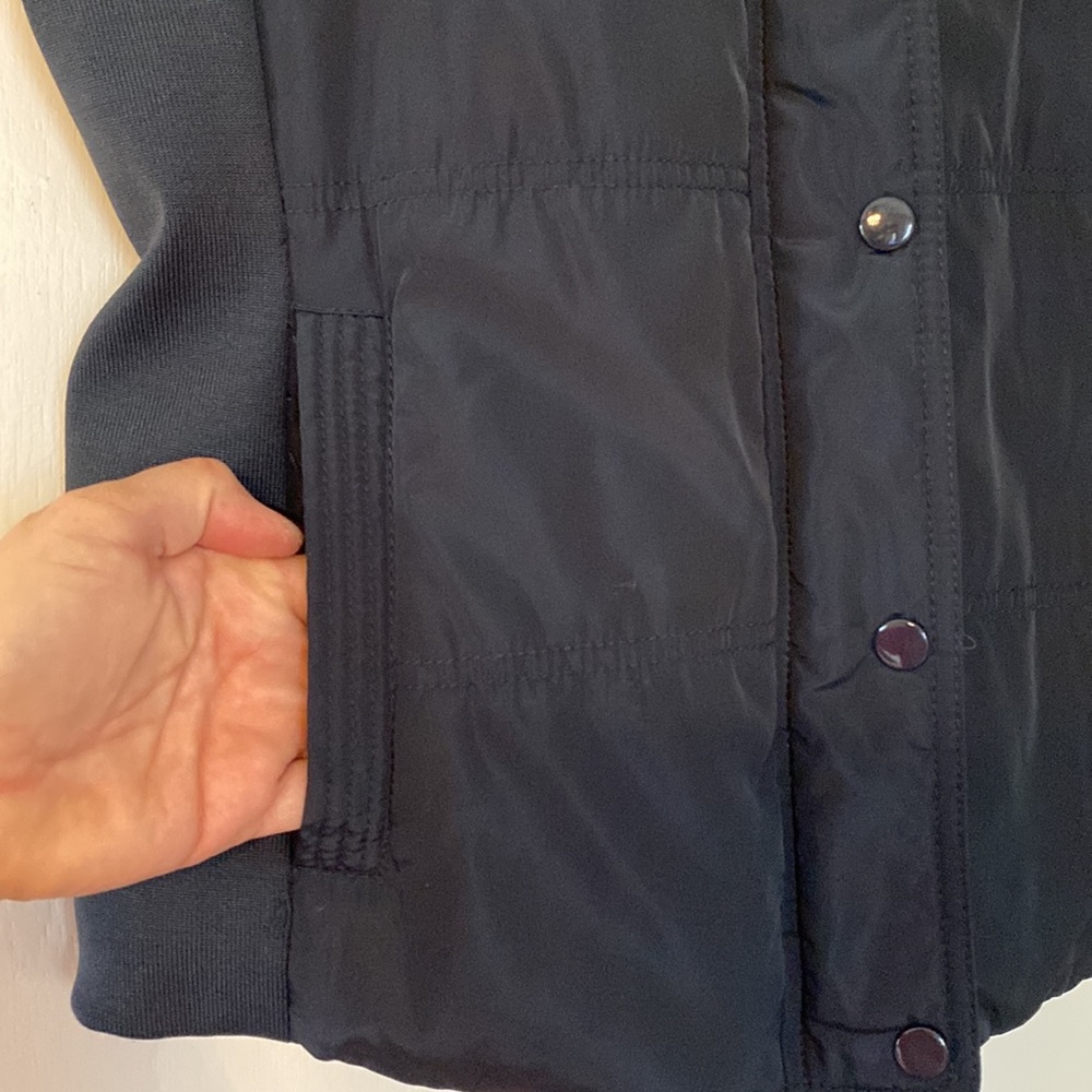 Sherpa lined Vest - Picture 3 of 12